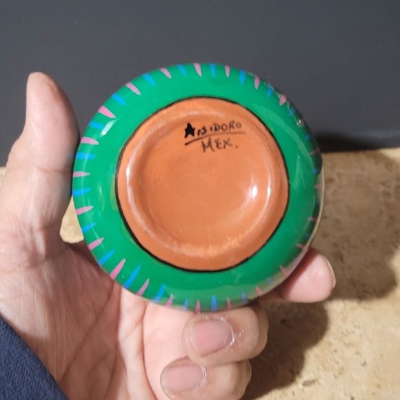 Glazed Red Clay Mexican Folk Art Round Covered Trinket Box Signed - Picture 3 of 4